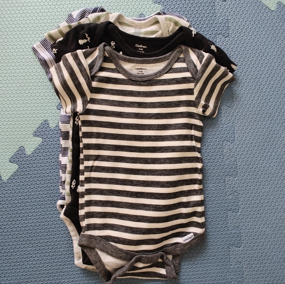 Gerber Carter's lot of onesies 6-9 mos